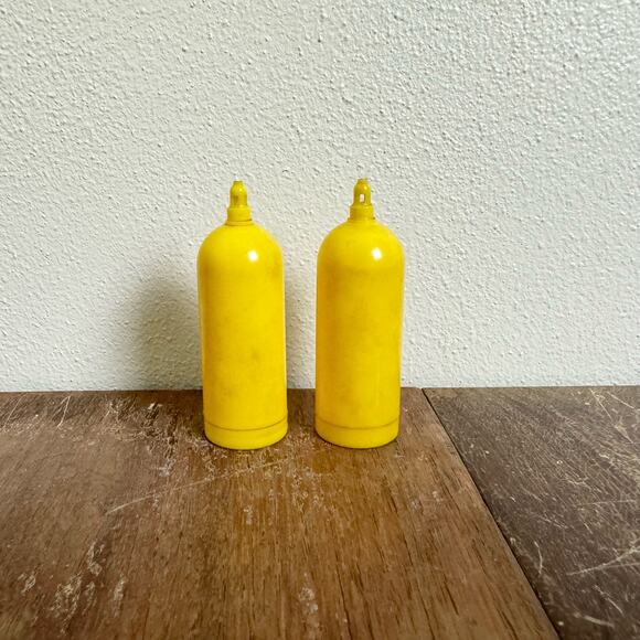 Vintage Yellow Skelgas Propane Advertising Salt & Pepper Shakers - Picture 4 of 5